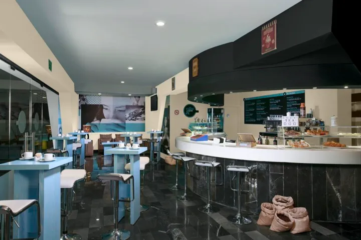 Cover image of a sample of the restaurant Coffee & Me Restaurant