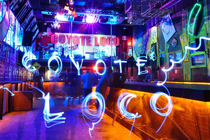 Escenario de Coyote Loco en Grand Oasis Cancun