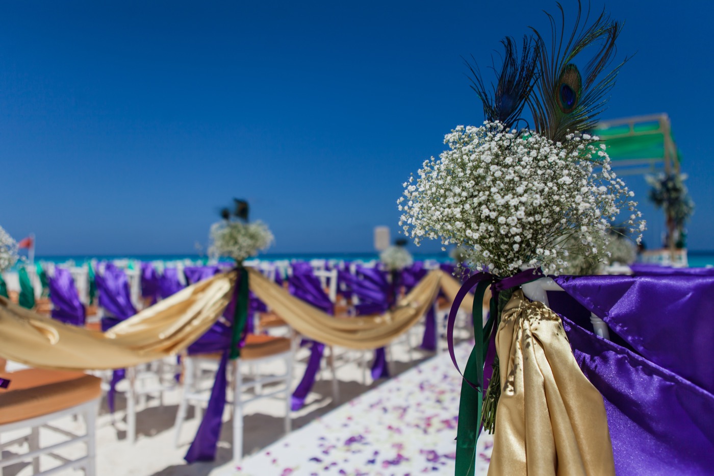 Altar en terraza con vista al mar en el Hotel The Pyramid at Grand Oasis