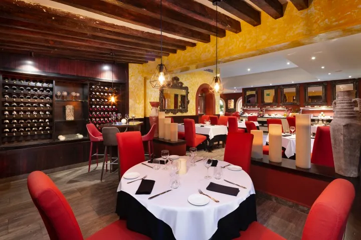 Cover image of a sample of the restaurant Dos lunas Restaurant