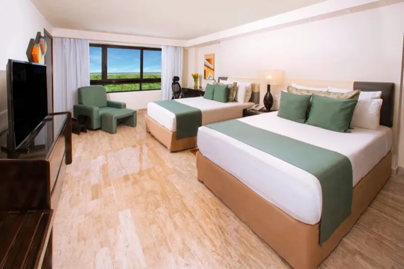 Superior Room with King Size bed and window with beautiful view in Smart Cancun by Oasis Hotel