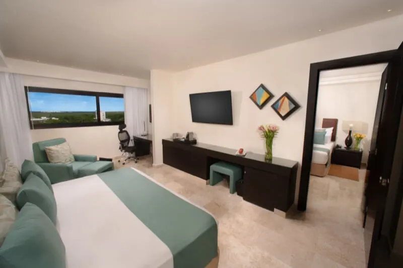 Superior Room with King Size bed and window with beautiful view in Smart Cancun by Oasis Hotel
